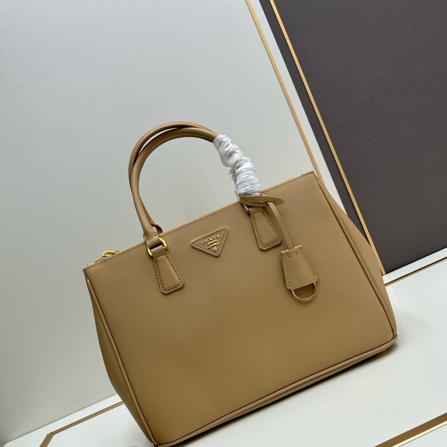 Pra*a shopping bags